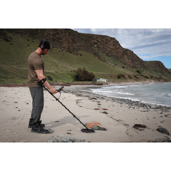 Minelab Equinox 700 Metal Detector